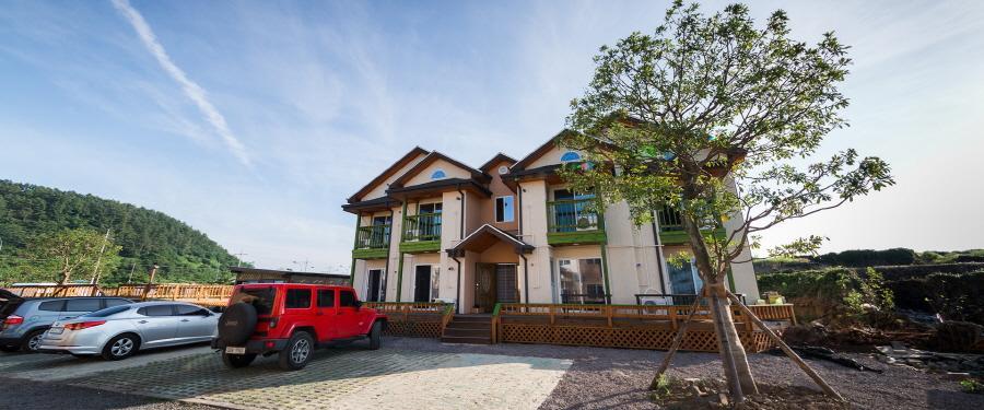 Red Windmill Pension Jeju Exterior photo