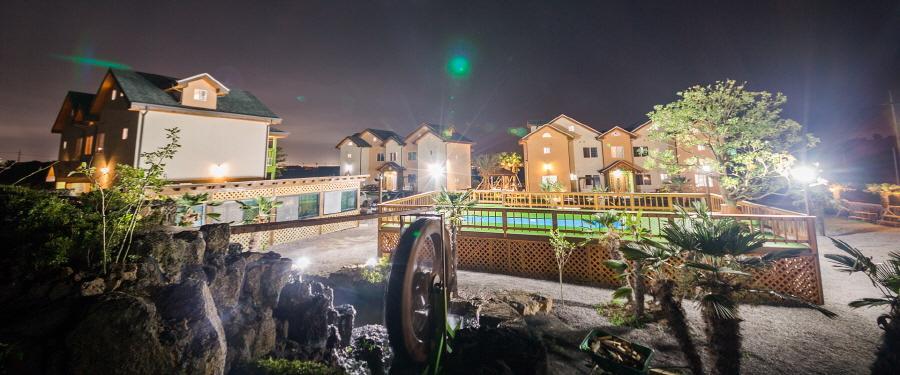 Red Windmill Pension Jeju Exterior photo