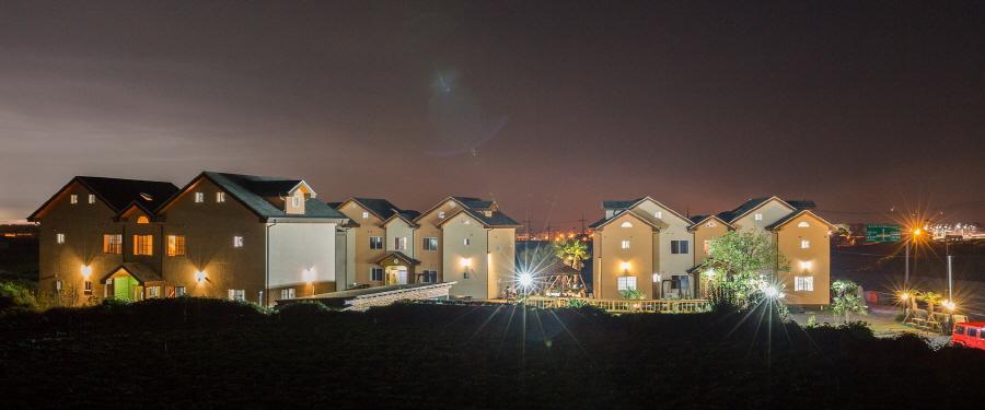 Red Windmill Pension Jeju Exterior photo